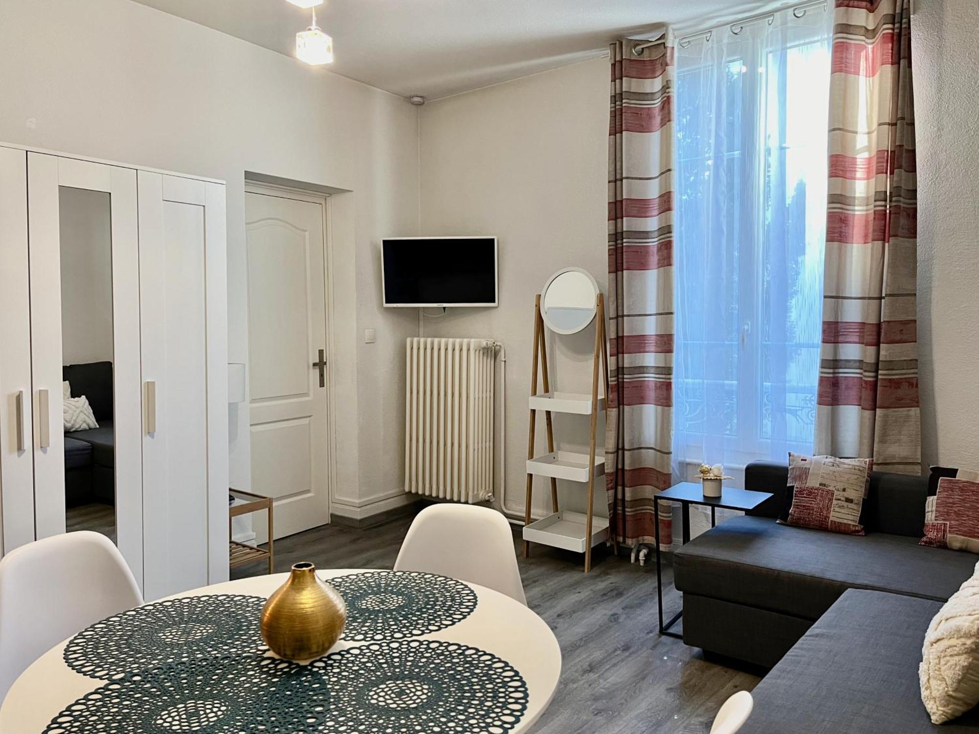 Victoria Apartment *