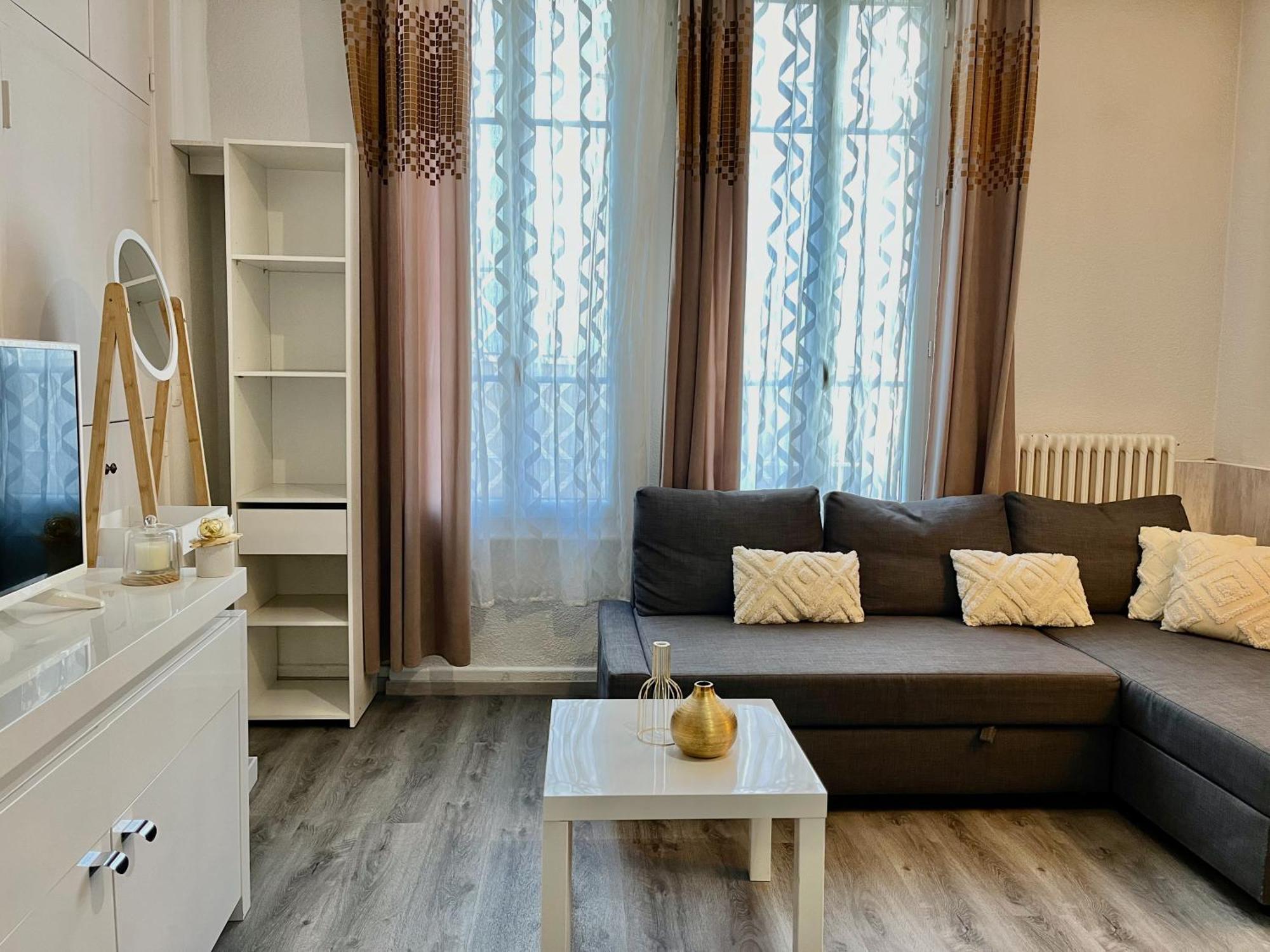 Victoria Apartment *